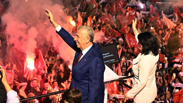 Победа за кемалистите и в Анкара, където действащия кмет Мансур Яваш печели близо 60% от гласовете