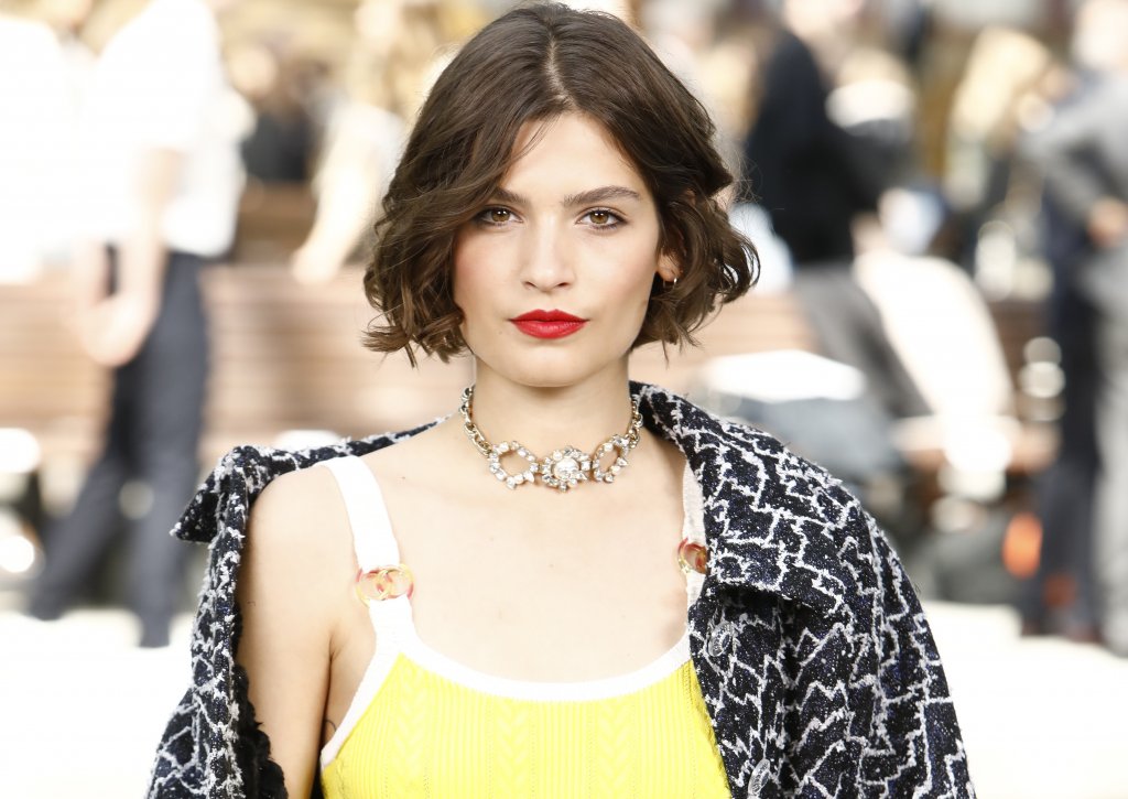 Носете грим"За мен жена, която не носи грим, има прекалено завишено мнение за себе си", заявява Шанел. Тя рядко е можела да бъде видяна без нейното любимо червило и спирала.