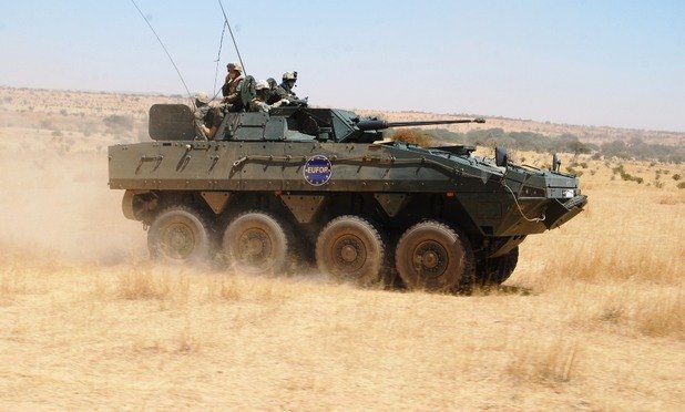 Сухопътните сили искат доставката на 100 – 120 бронирани бойни машини, като този Rosomak на снимката