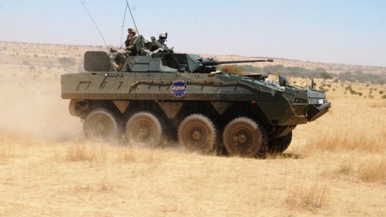 Сухопътните сили искат доставката на 100 – 120 бронирани бойни машини, като този Rosomak на снимката