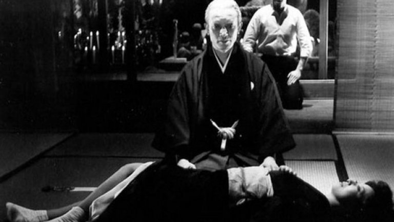 "Церемонията"/"The Ceremony"

Аз съм голям почитател на Нагиса Ошима. Той беше един от най-радикалните японски режисьори, появили се през 60-те години. Той също беше от нещата, за които проявих алчност и програмирах ретроспектива, за да гледам всичките му филми.

Той е невероятен майстор. Неговите Cinemascope филми бяха особено красиви. "The Ceremony" е емоционален и напрегнат - семейна драма за много поколения и японската история. Много е амбициозен и по отношение на семейното, и на политическото ниво. Не съм го гледал от много време, но си спомням, че го считах за шедьовър, подобно на много от неговите филми.

Той никога не се боеше да стигне докрай с дадена идея. Вижте "Империя на чувствата" или който и да е от неговите други филми. Той беше просто категоричен, несломим, маниакално добър. Няма друг начин да го кажа. И той избягваше клопките на цензорите, недоволни от политическите му послания за следвоенна Япония. И продължаваше да работи, правейки тези филми.
