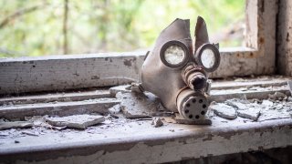 Новото покритие над Реактор 4 се руши