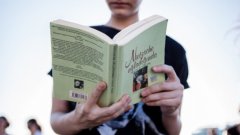 „Не се знае от коя трънка ще изскочи големият български роман - може да е на дебютант, може и да е на автор с вече издадени десетина книги, които досега не е имало причина да забележим", казва литературният критик доц. Бойко Пенчев