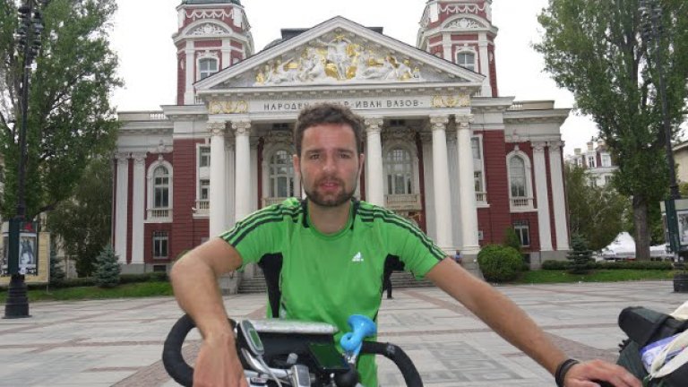 Ще срещнеш висок тъмнокос колоездач