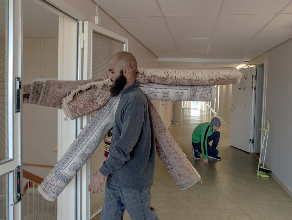 Utopia Challenged.  Sweden's Relationship With Refugees