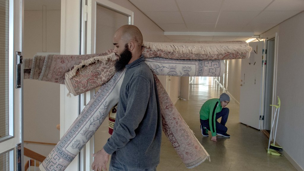 Utopia Challenged.  Sweden's Relationship With Refugees