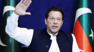 През уикенда поддръжници на Хан предизвикаха безредици в столицата Исламабад