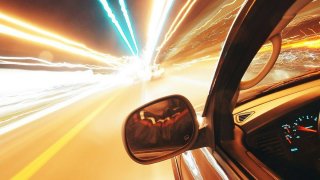 Какво звучи в офиса: Песни за високи скорости (по здрави пътища)