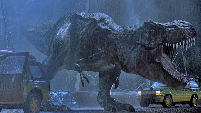 7.”Джурасик парк” (1993)

Може да не е типичният пример за фантастика, но класическият блокбъстър на Спилбърг се оказва популярен сред учените. Той е базиран на примамливата, но нереалистична идея, че ДНК на динозаври може да бъде извлечена от стомасите на праисторически комари, запазени изцяло в кехлибари. 

„Джурасик парк” представя наука, която ни се иска да беше действителна”, признава Джак Хорнър, палеонтологът, послужил за модел на главния герой във филма, изигран от Сам Нийл. Палеобиологът от Манчестърския университет Дейвид Пени добавя, че до ден днешен гледа филма и се радва, че той кара неговите изследвания да изглеждат „секси”.  
