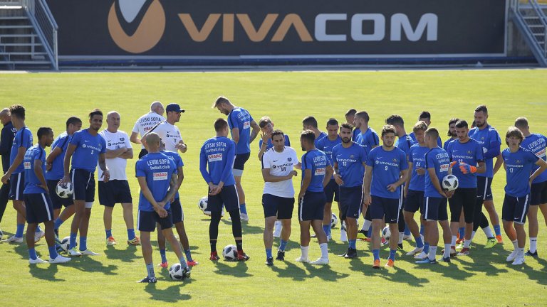 "От опит знам, че ние може да говорим много, но резултатът се постига на терена. Блясъкът в очите е хубаво да го видим не преди мача, а по време на двубоя на терена", поиска Делио Роси от футболистите си