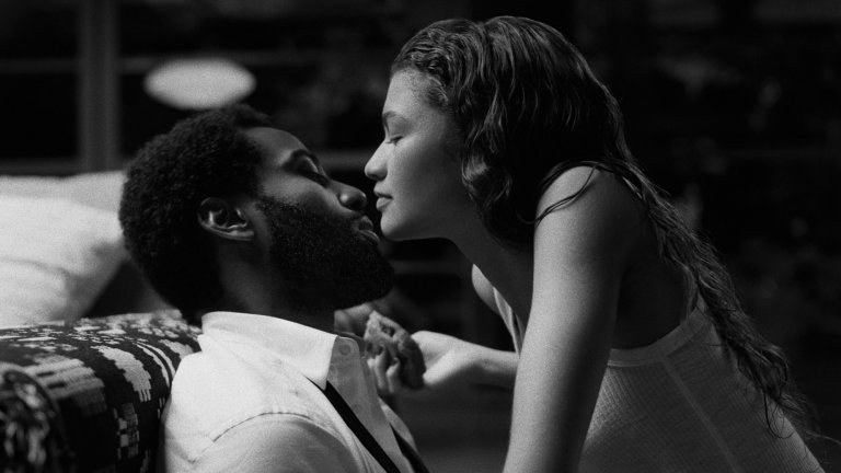 Malcolm & Marie
Премиера: 5 февруари
Къде: Netflix 
Романтичната драма разказва за филмов режисьор и неговата приятелка. В нощта на премиерата на последния филм на режисьора връзката на двамата е поставена на тест, докато различни разкрития за отношенията им излизат наяве. Филмът вече имаше ограничено киноразпространение в САЩ, но до нас достига с премиерата си в Netflix. Режисьор е Сам Левинсън ("Еуфория"), а в главните роли са Джон Дейвид Уошингтън ("Тенет") и Зендая (също "Еуфория").