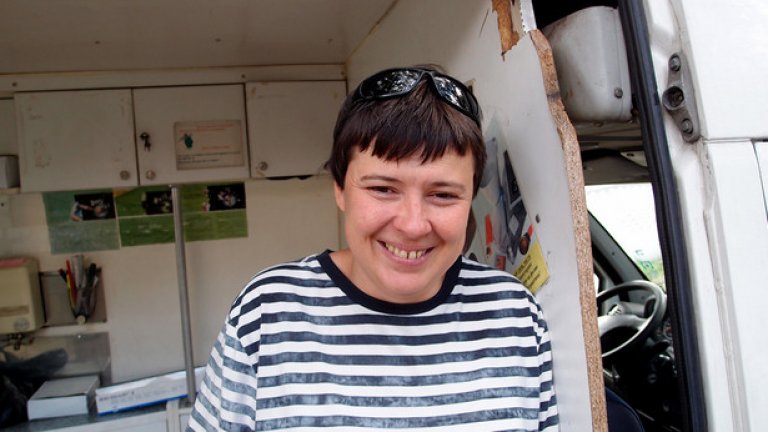 Юлия Георгиева работи "на терен"  във фондация "Инициатива за здраве"