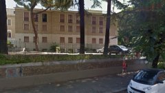 Около 9 часа избухва експлозия на паркинга на пощенския клон в квартал Авентино, който е един от най-важните пощенски отдели в Рим