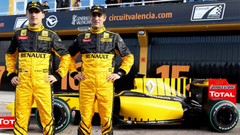 Петров спечели второто място в Renault, след като завърши втори в сериите GP2 през миналата година, а при обявяването му като съотборник на Роберт Кубица веднага тръгнаха слухове, че спонсорите му плащат, за да кара той във Формула 1