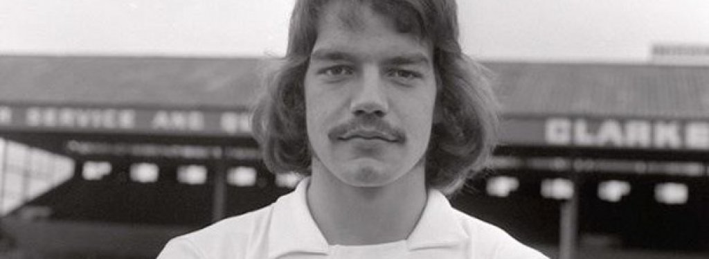 През 1971-а Сам облече екипа на Болтън и прекара 9 години в тима преди отново да се завърне през 1985-а.