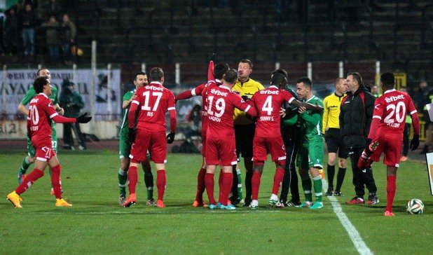 Есенните мачове завършиха с предимство на шампиона - 2:0 в Разград и 1:1 в София.