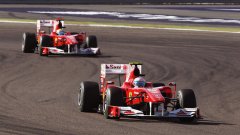 Новите двигатели на пилотите на Ferrari свършиха