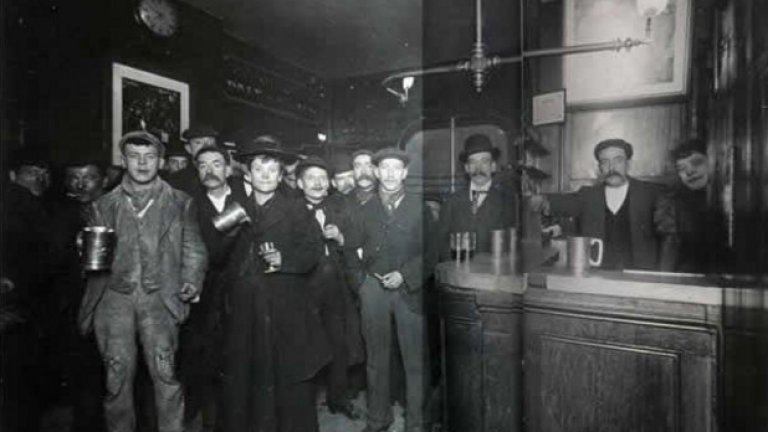 Интериорът на пъб в Лондон,  1898-ма