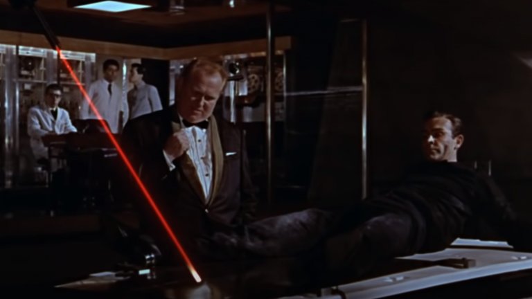 Аурик Голдфингър
“Голдфингър” е един от най-запомнящите се филми от поредицата и абсолютна класика. За това немалка роля има и главният злодей, представен от немския актьор Герт Фрьобе. Целта му е да взриви ядрена бомба във “Форт Нокс”. По този начин иска да унищожи американския златен резерв и реално да направи безценен своя собствен запас. 
Напълно луд и вманиачен по златото, Голдфингър остава известен с фразата си “Не, господин Бонд, очаквам да умрете”, докато се опитва да разполови с лазер тайния агент.