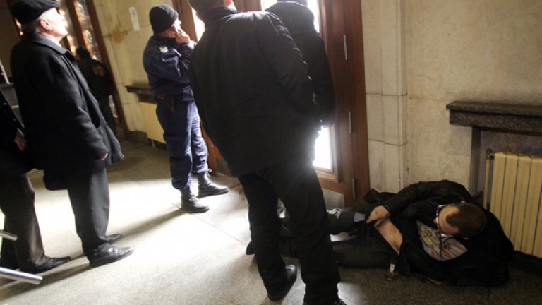 Златко Баретата лежи ранен броени минути след стрелбата