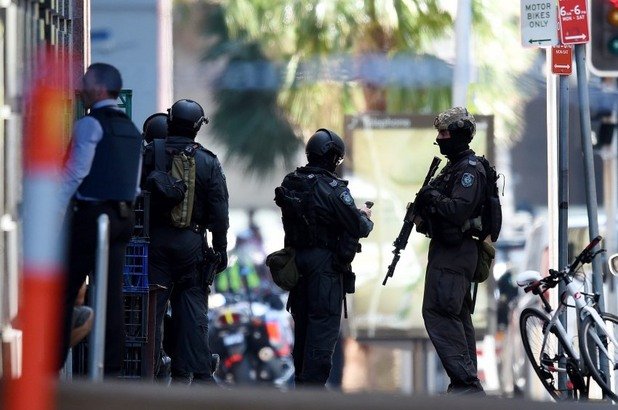Полицейски щурм за заложниците в Сидни (обновена)