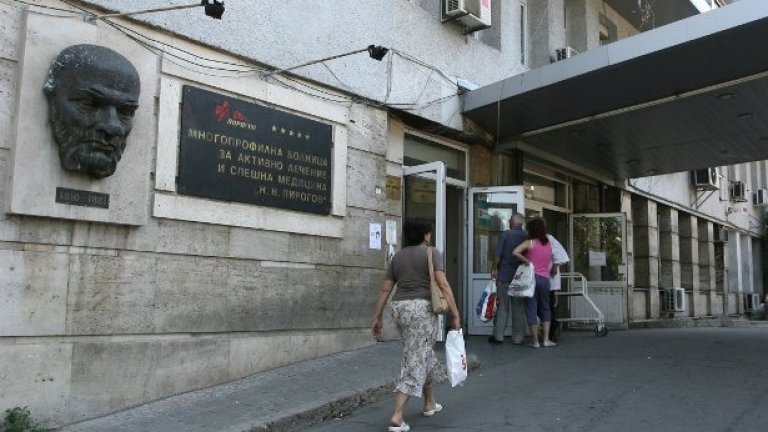 Залятата с киселина жена още е в тежко състояние
