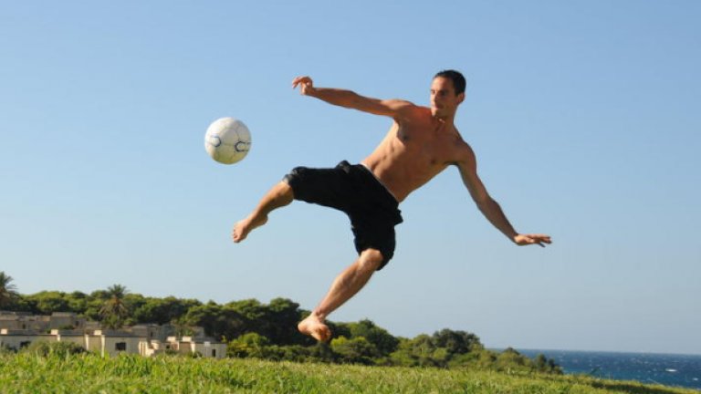 Френският самодеен комик Грег Акселрод се появи на проби в ЦСКА с престижна визитка, но бе разкрит от Любослав Пенев и получи прякора Грег Ментето