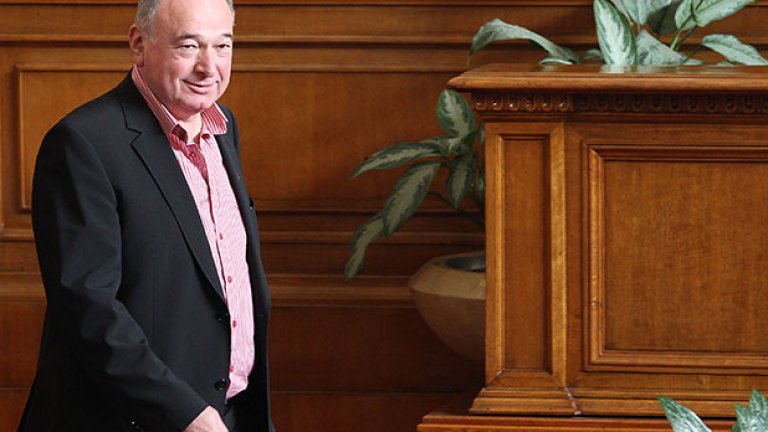 Спас Панчев има три мандата като народне представител от БСП, бил е зам.-министър на отбраната в кабинета на Сергей Станишев