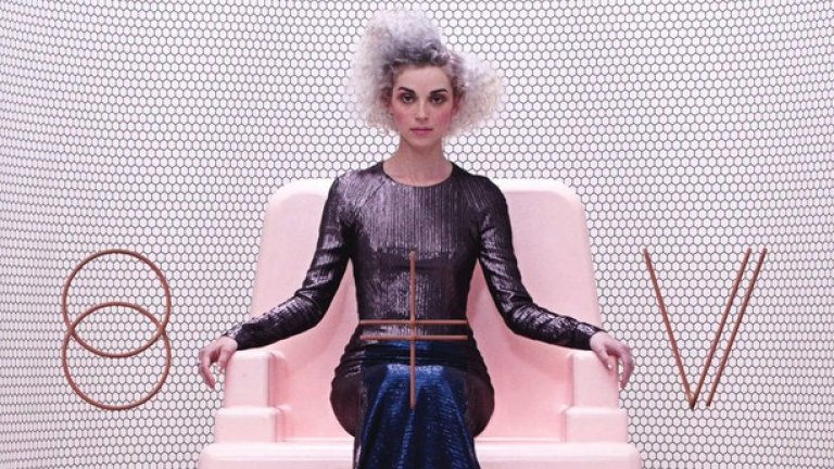 St. Vincent – St. Vincent
Четвъртият албум на инди китаристката Ани Кларк е връхна точка след поредица от все по-добри и по-добри проекти. Той представлява нейният най-минималистичен, компактен, самоуверен и мелодичен албум до момента, изобилстващ от електро-фънк ритми и от нейните експлозивни и изненадващи китарни сола. 
St. Vincent не е от изпълнителите, в които човек се влюбва от първо слушане, а от тези, към които постепенно развива зависимост. Но тазгодишният й албум е нейният най-голям успех в американските и британските чартове до момента и успя да я представи на съвсем нова аудитория.