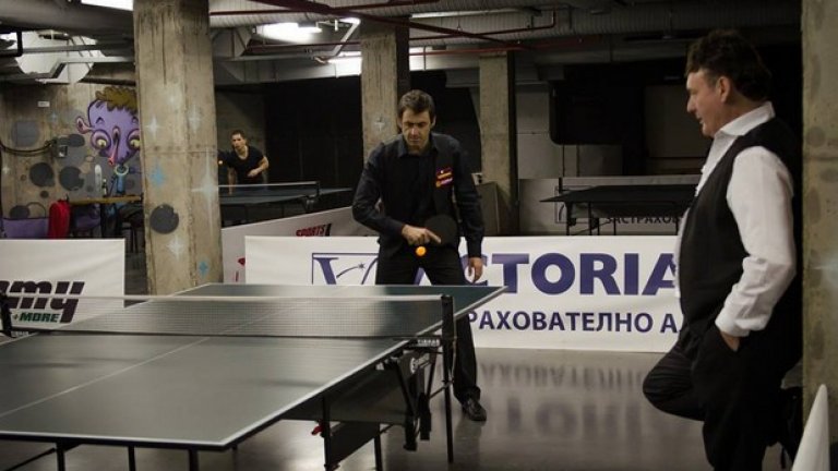 Освен всичко друго, в The Academy може и да разцъкате тенис на маса – на масите, на които премериха сили Рони О`Съливан и Джими Уайт.
Фото: Жаклина Симова