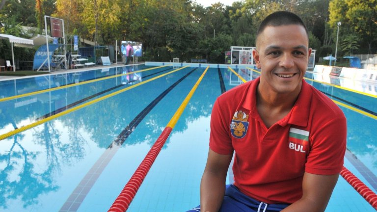 Цанко Цанков успя! Българинът подобри световния рекорд за 12-часово плуване