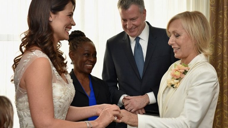 58-годишната Марина Навратилова встъпи в брак с 42-годишната Юлия Лемигова на красива церемония в Ню Йорк, където гей сватбите са разрешени
