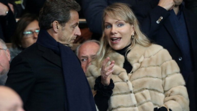 Маргарита Луи-Драйфус в компанията на бившия френски президент Никола Саркози на мач на Олимпик Марсилия. Луи-Драйфус е мажоритарен собственик на футболния отбор. 