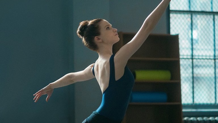 "Танц от плът и кръв"/ "Flesh and Bone" 
В центъра на действието в сериала е младата балерина Клеър, която в опит да избяга от мрачното си минало става част от престижна балетна трупа в Ню Йорк. Оказва се обаче, че балетният свят също не е толкова бляскав, колкото изглежда, а конкуренцията е безмилостна и често подмолна. В ролята на Клеър е Сара Хей, която има и епизодична роля в друг филм, посветен на балета - "Черният лебед".