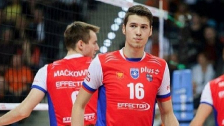 Розалин Пенчев. Другият брат на Ники е основна фигура в Плевне, Турция. 21-годишният посрещач е висок 201 см.