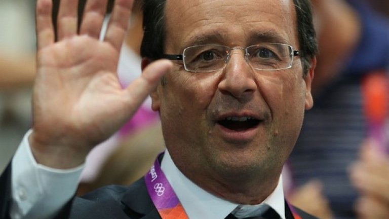 Спортният фен Оланд 
Френският президент Франсоа Оланд е известен с многобройните си протоколни грешки, но тази от септември 2012 остава наистина част от златния му фонд. 
По време на Параолимпийските игри в Лондон френският държавен глава беше сред публиката, за да поддържа спортния дух на известната френска спринтьорка на 200 метра Асия Ел Хануни. 
Непосредствено след поредната й победа Оланд се срещна със спортистката, за да я поздрави лично. В спонтанния разговор той й разказа как през цялото време й е ръкомахал с две ръце от трибуната, за да й дава кураж. Важната подробност, на която очевидно президентът не е обърнал внимание е, че Ел Хануни е... сляпа. 
„Е, лично аз не съм го видяла...“ с чувство за хумор отговори спортистката и се обърна с усмивка към личния си асистент, който тича заедно с нея на терена, за да я води.