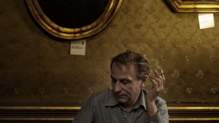 Най-новата книга в патологичната насока на френската литература към образите на смърт и разпадане е "Подчинение" (2015) на Мишел Уелбек - един антиутопичен роман, който разказва за избирането на ислямист за френски президент; всичко това е съпроводено от общ разпад на ценностите на Просвещението във френското общество.