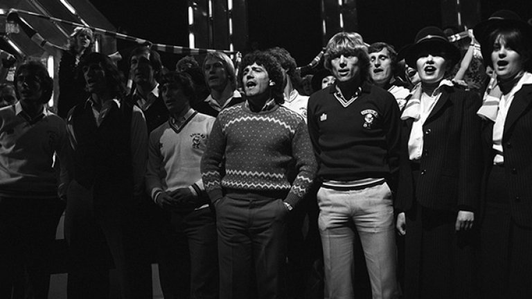 "We'll Get It Right" (Ще оправим нещата) пеят националите на Англия, записвайки химна на отбора за световното през 1982 г. Най-отпред е Кевин Кийгън, който се контузи и игра едва половин час на турнира. Англия не оправи нещата, разбира се, но поне си тръгна от световното като един от трите непобедени отбора - другите два бяха Италия и Камерун.