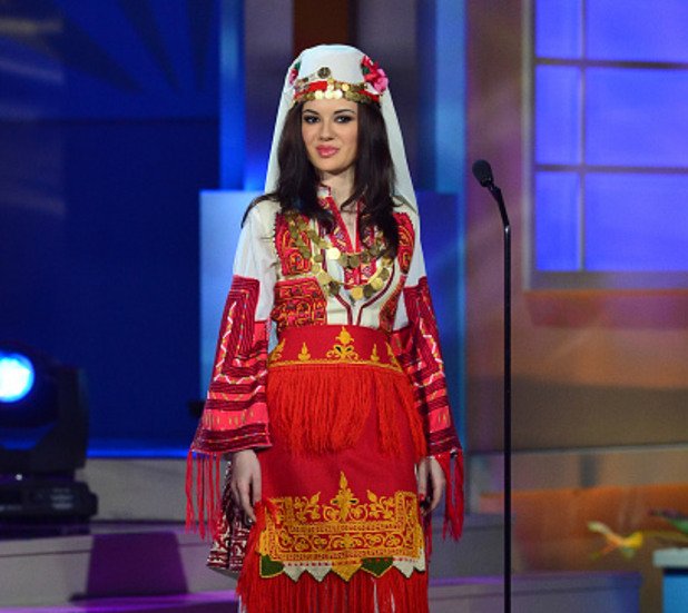 Българската представителка в надпреварата Кристина Георгиева се появи в народна носия