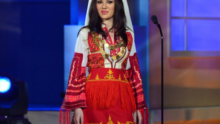 Българската представителка в надпреварата Кристина Георгиева се появи в народна носия