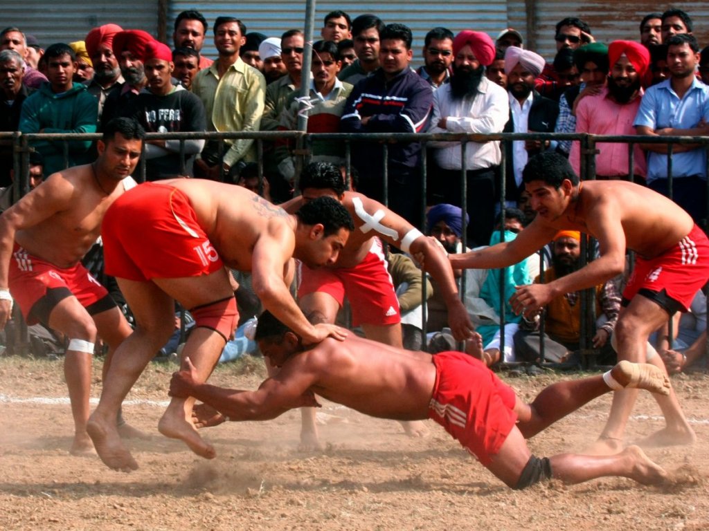 Kabaddi е популярна игра в Индия и Иран.  Участват по два отбора, които се опитват да маркират колкото се може повече противоположни играчи, докато повтарят думата Kabbadi