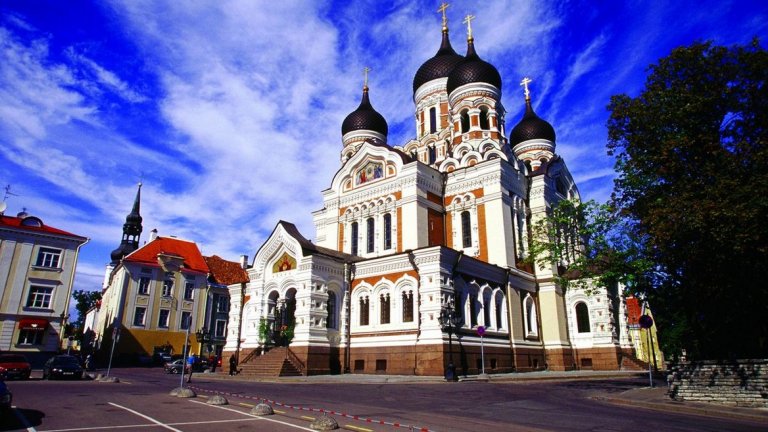Един от най-големите и популярни храмове в Талин се казва "Александър Невски" - също като този в София