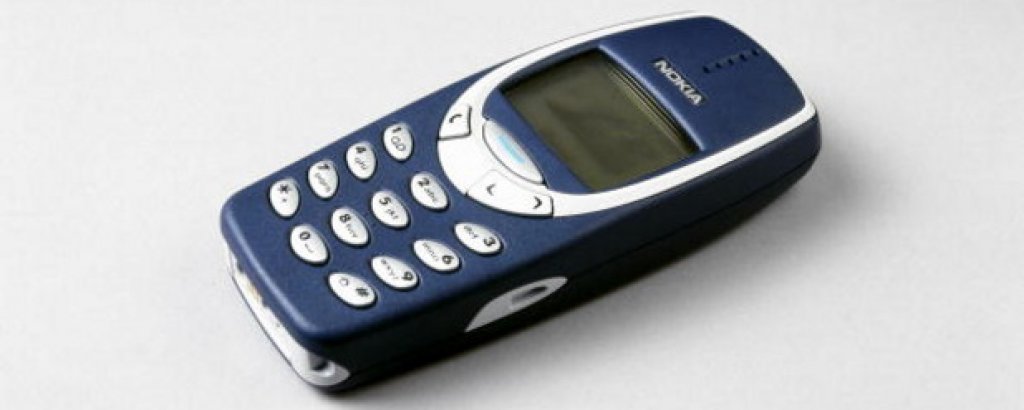 11. Nokia 3310

Легендата. Практически неразбиваемата Nokia 3310 се появи на бял свят през далечната 2000 г. Известна е със страхотните си игри като "Змията" и Space Impact. Неслучайно държи впечатляващо ниво на продажби - над 126 млн. броя. 