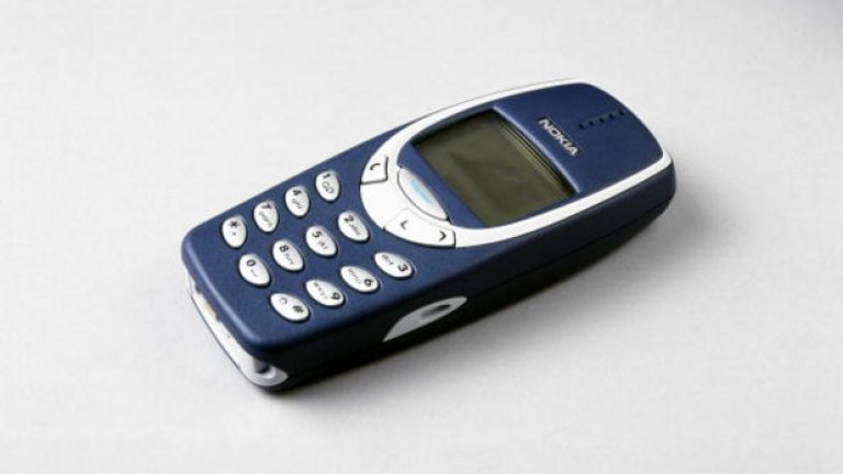 11. Nokia 3310

Легендата. Практически неразбиваемата Nokia 3310 се появи на бял свят през далечната 2000 г. Известна е със страхотните си игри като "Змията" и Space Impact. Неслучайно държи впечатляващо ниво на продажби - над 126 млн. броя. 