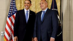 Борисов подари на Обама копие от златната маска на тракийския цар Терес, а американският президент зарадва българския си гост с изработен ръчно кристален орел