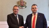 Но това не означава обединение на партиите
