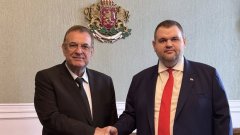 Но това не означава обединение на партиите