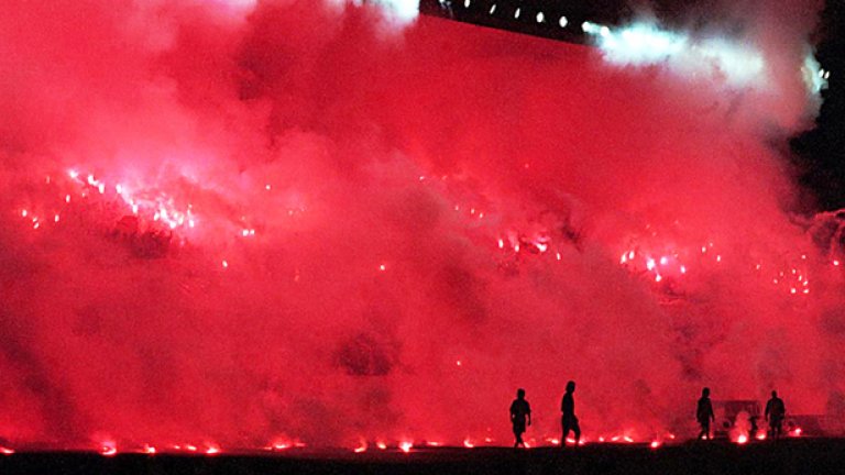 Това чака Реал в Истанбул. Грохотът и димът от трибуните са големи аргументи на домакините. Гостите имат Роналдо...