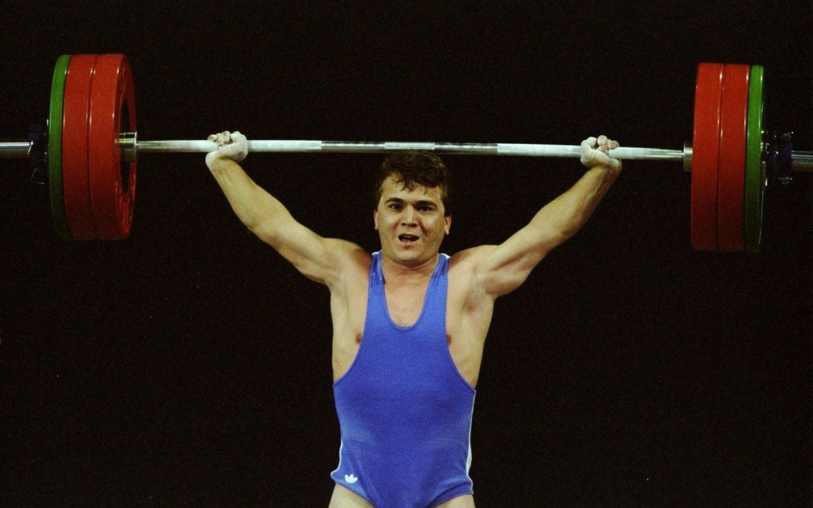 Олимпийският и световен шампион по вдигане на тежестви Наим Сюлейманоглу почина едва на 50-годишна възраст. "Джобният Херкулес" не успя да се възстанови след трансплантацията на черен дроб. 