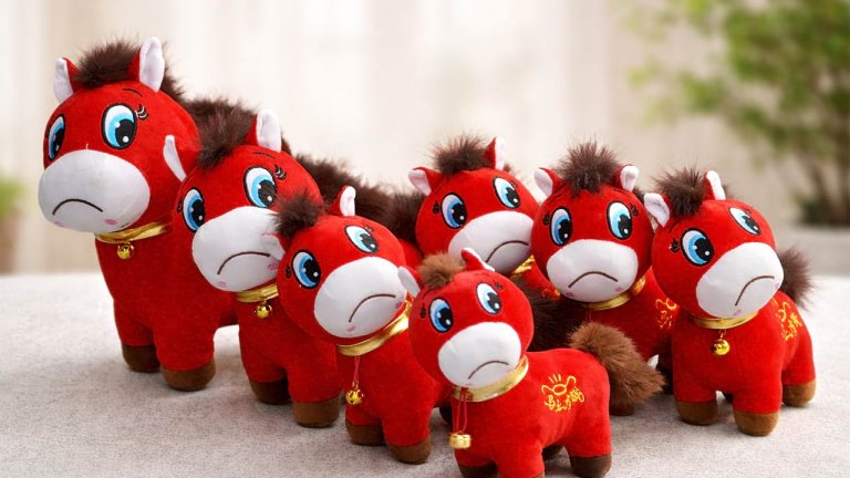 Децата се влюбиха в "тъжното конче"